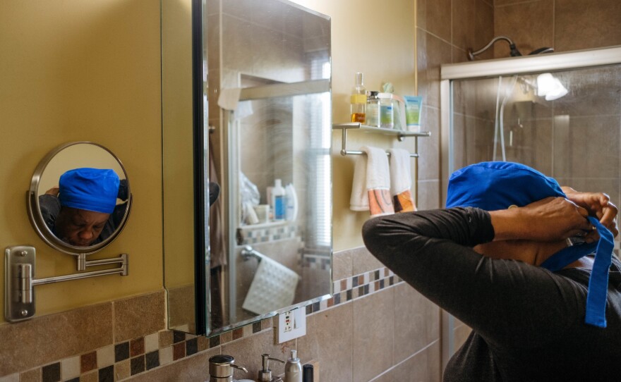 Raymonde Elian purchased a blue cap during the first peak of the pandemic in New York, in the spring of 2020. It was a new addition to her usual clothing; a protective measure to try to prevent her hair from being contaminated.