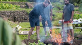 Curtis Stone meets up with local spearfisherman Justin Lee for some diving off the coast of Kona. He entrenches himself in the family culture of the islands, where he helps cook the caught fish for a Hawaiian style barbecue with Justin’s family.