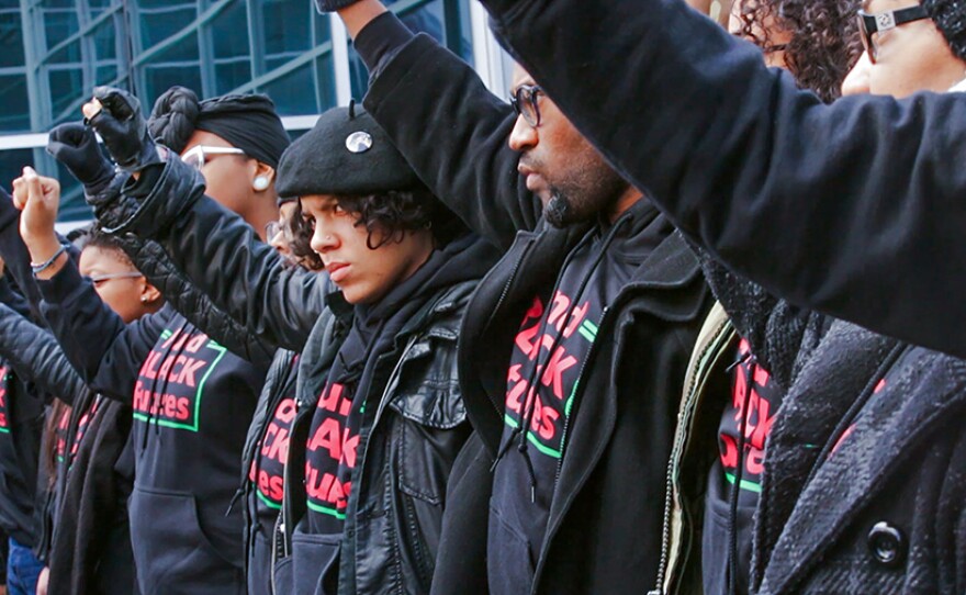 Comrades get in formation to shut down a Chicago highway.