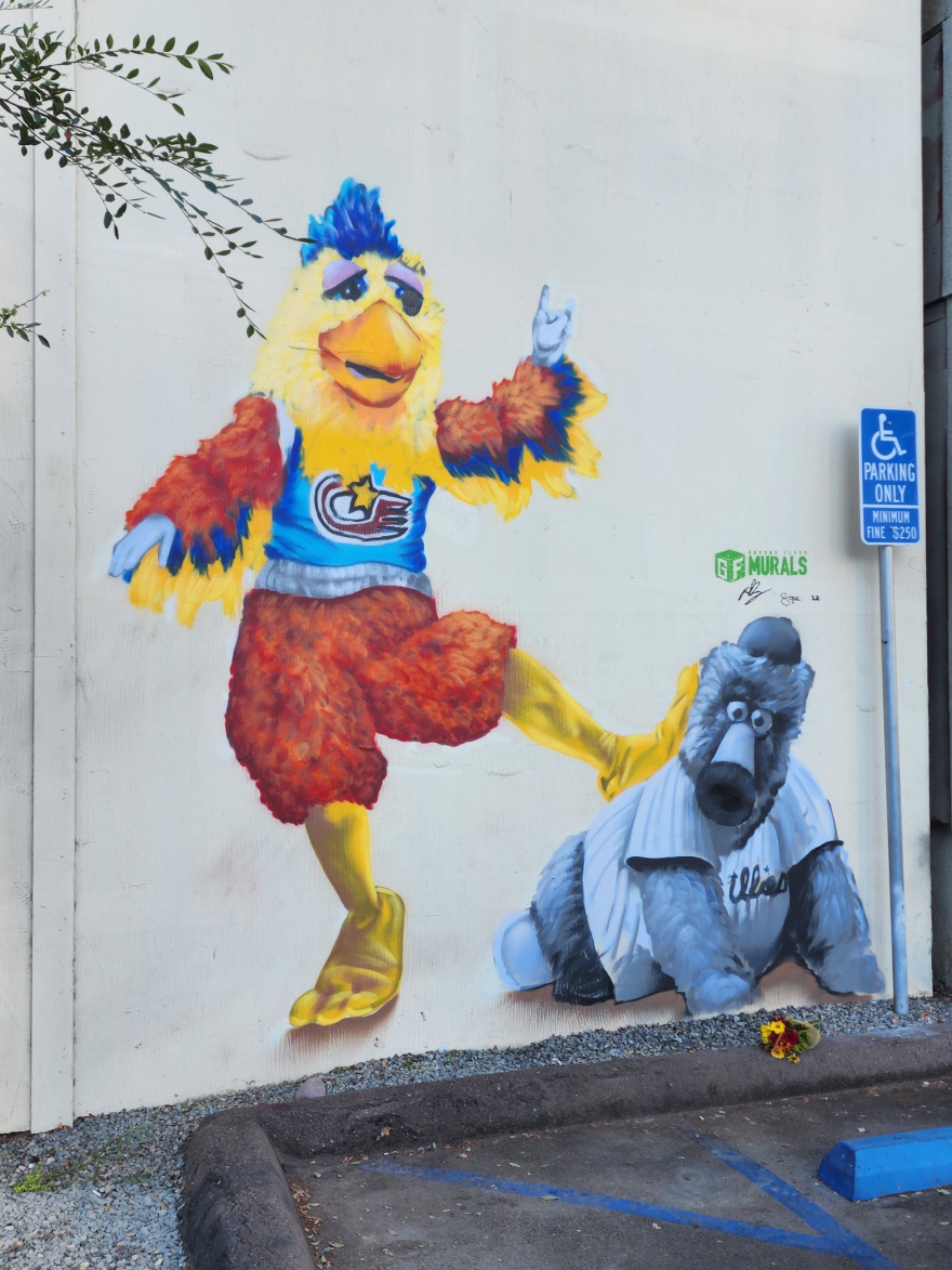 san-diego-chicken-mural-phillies-phanatic.png