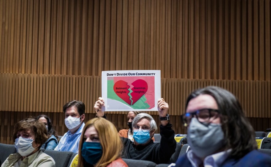 Long Beach residents from different districts participated in an Independent Redistricting Commission meeting at City Hall on Oct. 20, 2021. Photo by Pablo Unzueta for CalMatters