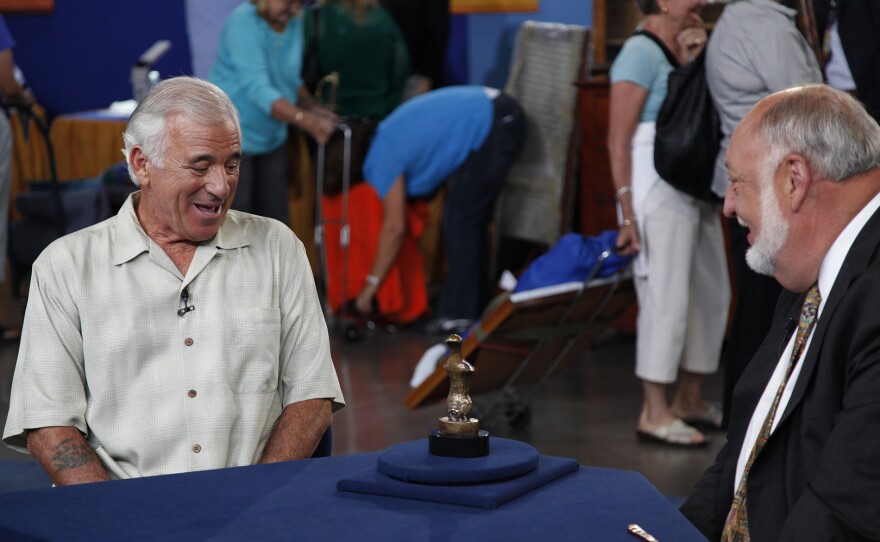 Ernest DuMouchelle (right) appraises a 1982 Henry Moore “Half Figure Round Head” bronze in Phoenix, Ariz. ANTIQUES ROADSHOW “Vintage Phoenix 2025, Hour 2” airs Monday, Oct. 20, 2025 at 8/7C PM on PBS.