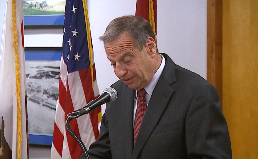 Mayor Bob Filner tells reporters he will enter a behavioral counseling clinic, July 26, 2013. 