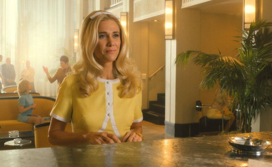 Kristen Wiig plays a former pageant queen in <em>Palm Royale.</em>