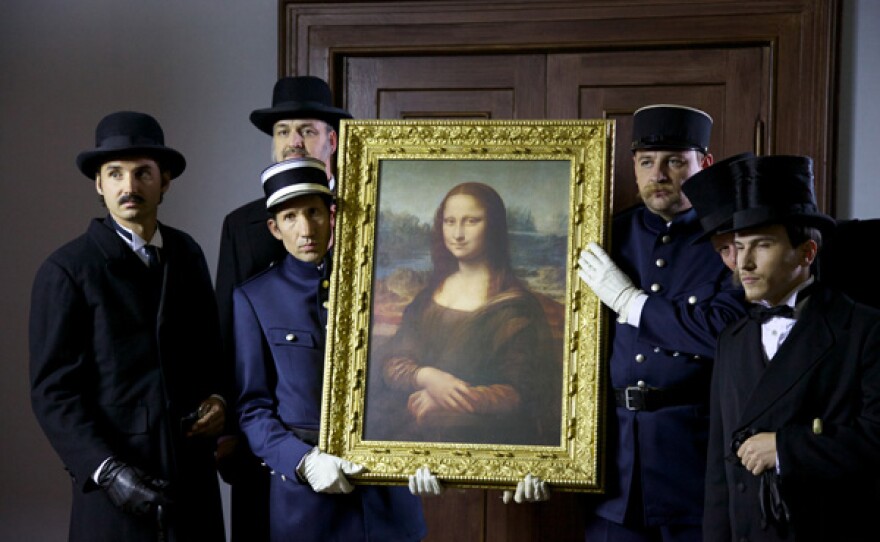 Re-enactment: the Louvre "Mona Lisa" is found again and being returned.