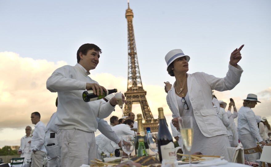 Diner en Blanc began in Paris 25 years ago. This year, Paris hosted the event in the Trocadero gardens, in front of the Eiffel Tower.