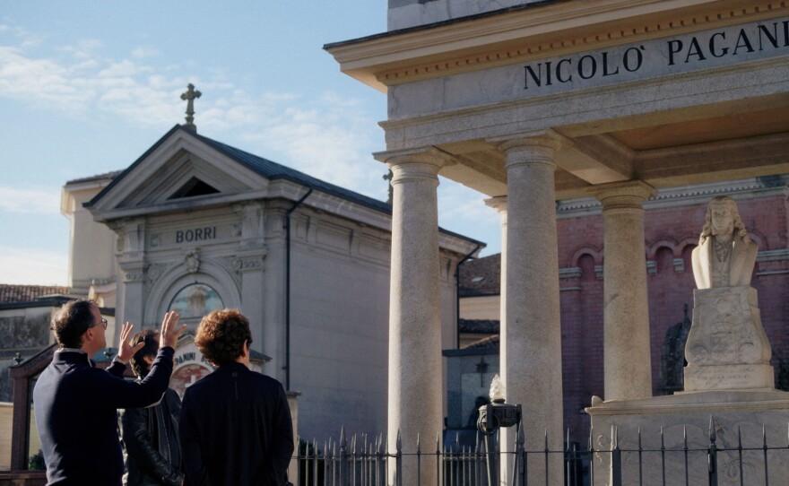 Paganini descendent Niccolo Paganini and Scott Yoo visit the famed violinist’s tomb. 