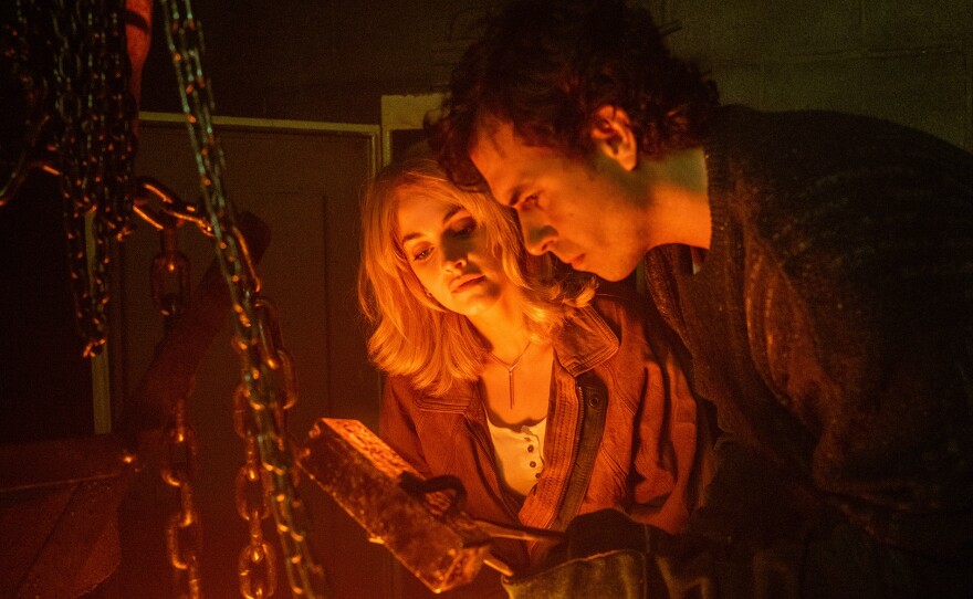Shown L-R: Marnie Palmer (Stefanie Martini), John Palmer (Tom Cullen). THE GOLD On MASTERPIECE, Season 1 Episode 2. 