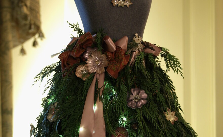 A dress form mannequin sits in place of traditional Christmas tree in the Vermeil Room of the White House.