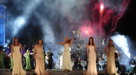 Celtic Woman — (l-r) Lisa Kelly, Alex Sharpe, Mairead Nesbitt, Lynn Hilary and Chloe Agnew — perform at Ireland’s historic Powerscourt House and Gardens in Enniskerry, County Wicklow. The musical repertoire ranges from spirited Celtic fiddle and bodhran pieces to lush arrangements of Irish classics, contemporary covers and original compositions.
