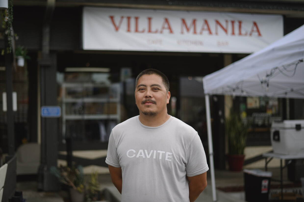 James Camanyag, funcionário do antigo restaurante filipino Villa Manila, fez parceria para lançar o novo mercado noturno em National City, Califórnia, em 11 de julho de 2026. "Eu queria trazer pessoas de fora de National City para experimentar o quão bela, vibrante e culturalmente diversa nossa comunidade realmente é," ele disse.