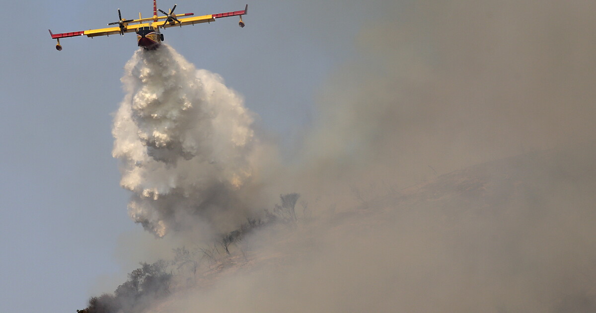Air tanker crashes fighting Yosemite fire (approximated) photo 1