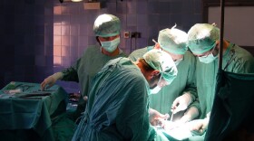 Doctors who talk to a patient before surgery are less likely to operate on the wrong limb than those who first see the patient when he or she arrives in the operating room.