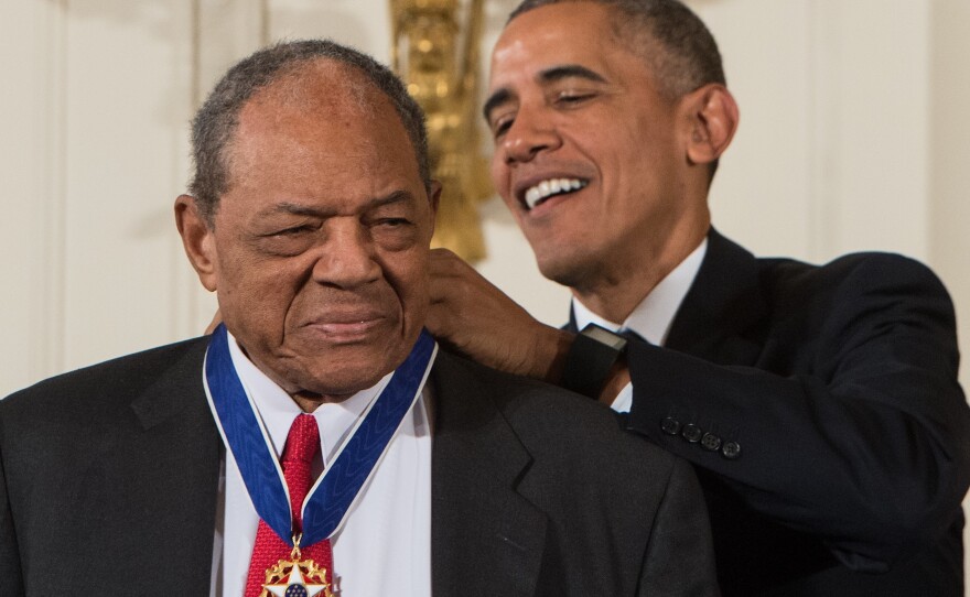 President Barack Obama presents the Presidential Medal of Freedom to baseball great Willie Mays at the White House in Washington, DC, on November 24, 2015.