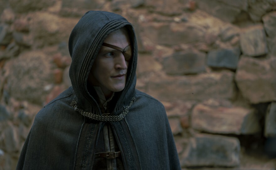 Aemond (Ewan Mitchell) thinks this qualifies as "incognito."