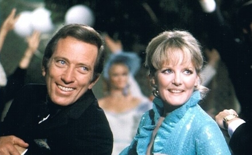 Andy Williams performs a romantic duet with Petula Clark