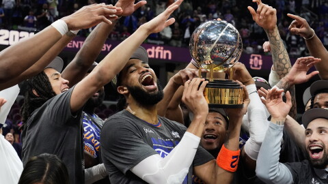 New York Knicks center Karl-Anthony Towns, center, and teammates celebrate after winning Game 4 in the Eastern Conference finals NBA basketball playoffs series against the Cleveland Cavaliers in Cleveland, Monday, May 25, 2026