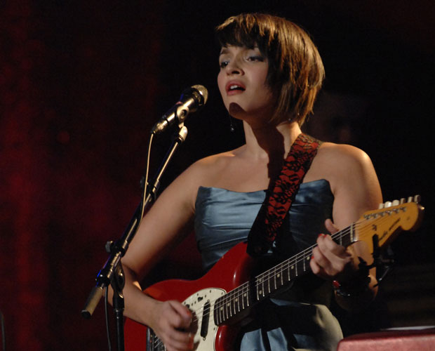 洋楽 Norah Jones/ Featuring Norah Jones Norah Jones - Featuring Norah Jones - Amazon.com Music